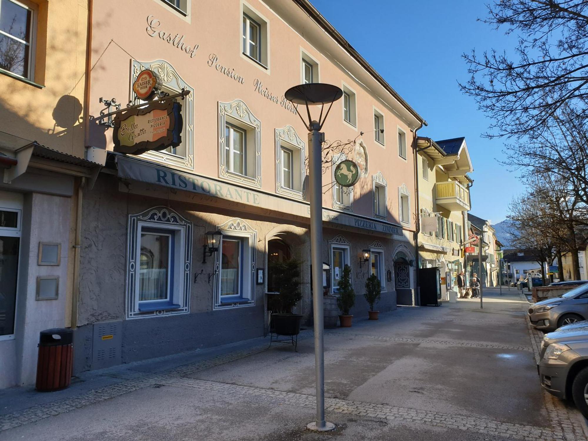 Weisses Roessel-Cavallo Bianco Werfen Esterno foto